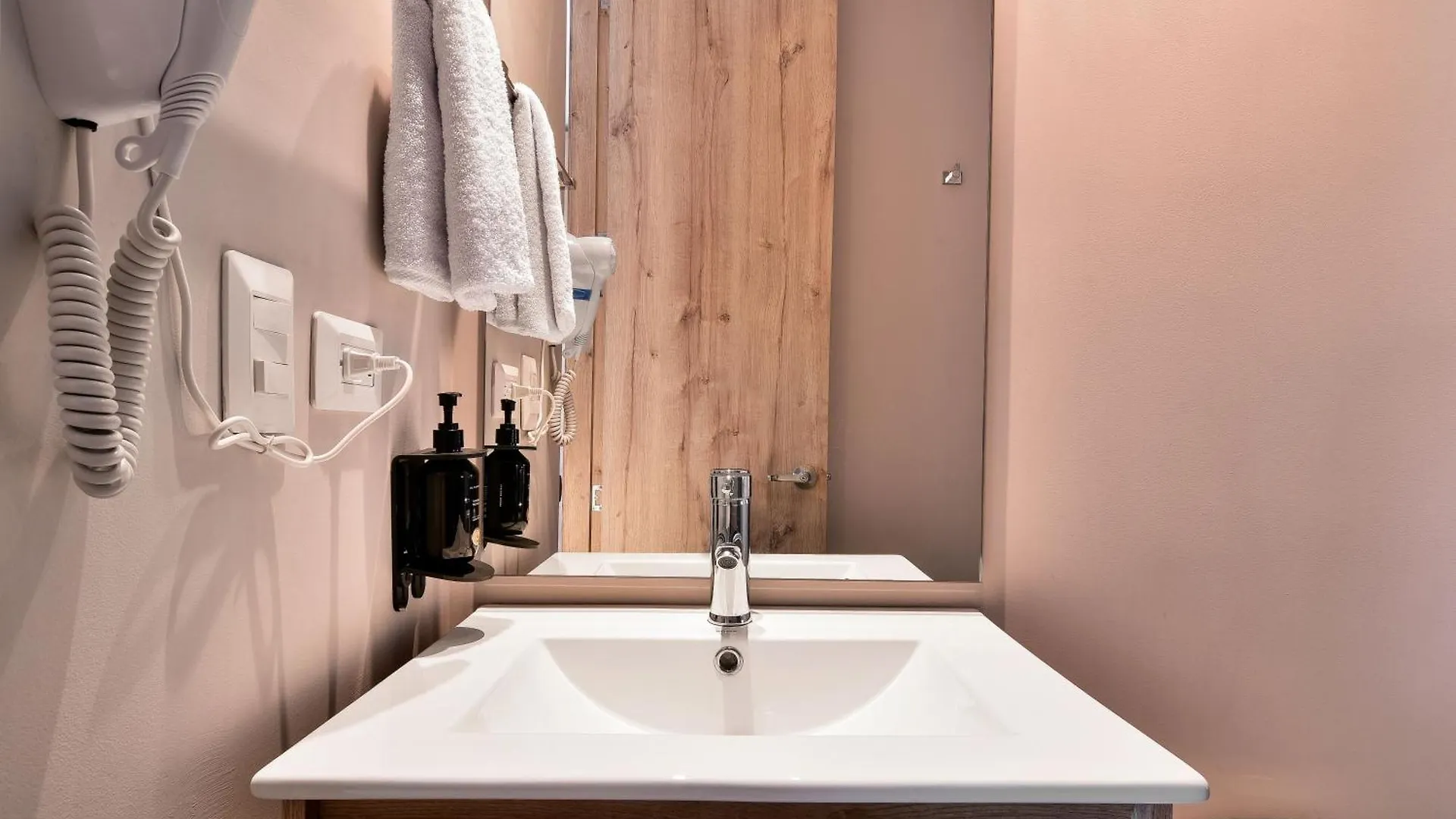 Muttuo By Wynwood House Apartment Bogota Colombia